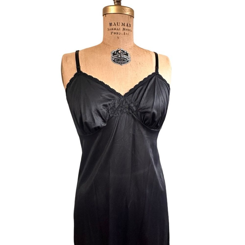 Vintage 60s Kayser Black Negligee, under slip, size 36.